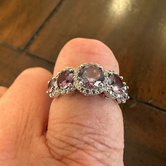 Tanzanite With CZ Surrounding Stones. Set in Sterling Silver. Ring Size 7. - Picture 4 of 7